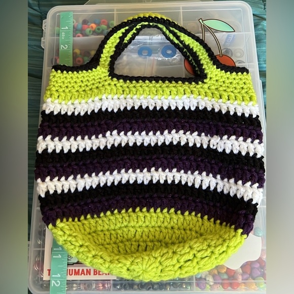 Crocheted Hand Bag ✨ - Picture 4 of 10